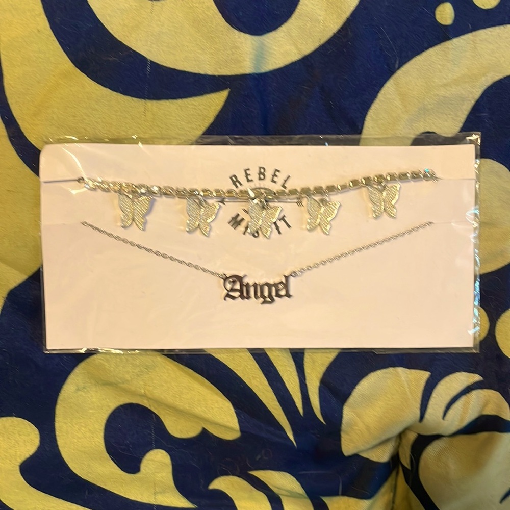 Silver toned Rebel Misfit necklace set. Brand new and still in the packaging.